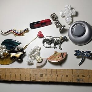 🐦3 For $35!🐦Vintage Brooch Lot  14 Pieces Dragonfly, Leopard, Phones, Cross